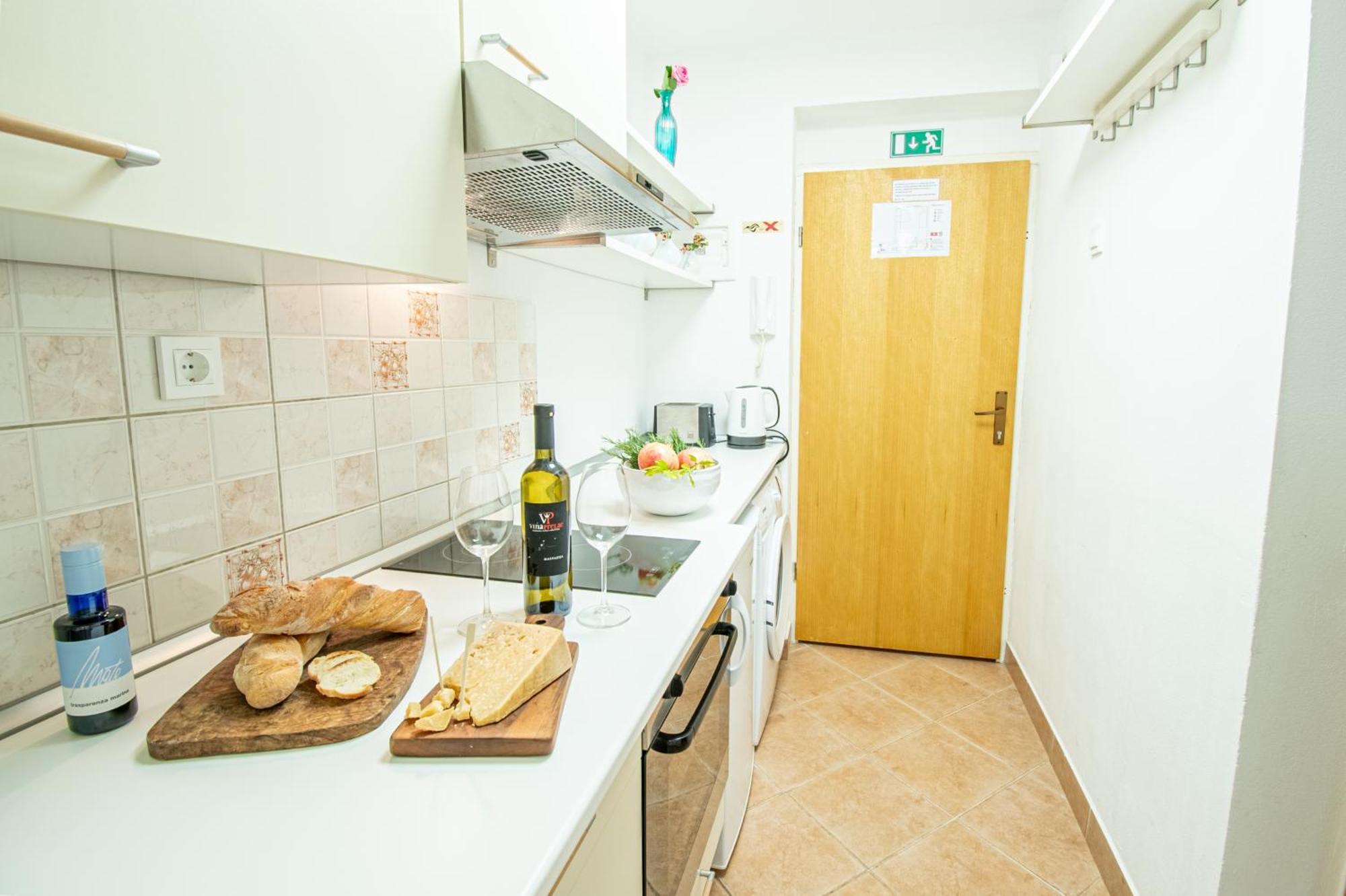 Umag Center Apartment Parking By Rentistra Exterior photo
